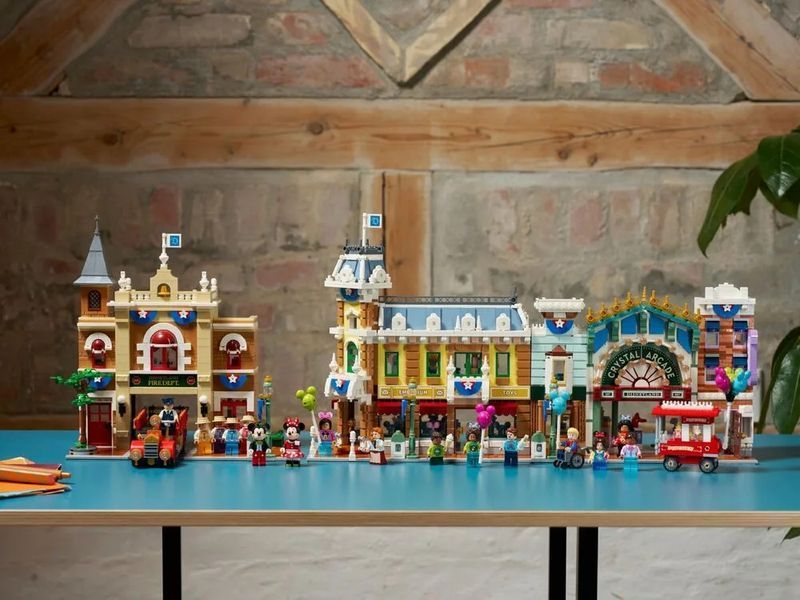 Конструктор LEGO Disney Главная улица Диснейленда (43302) 43302 фото
